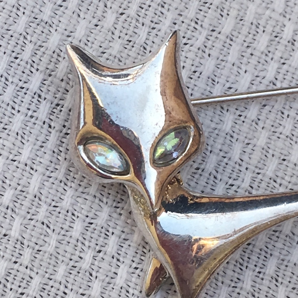 Adorable Fox Brooch - Picture 2 of 3